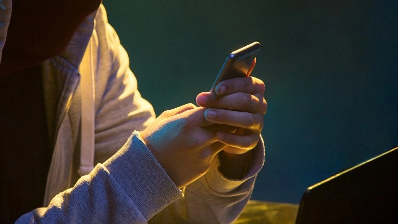 Пенсионер из Холмска потерял 400 тысяч рублей из-за мошенников