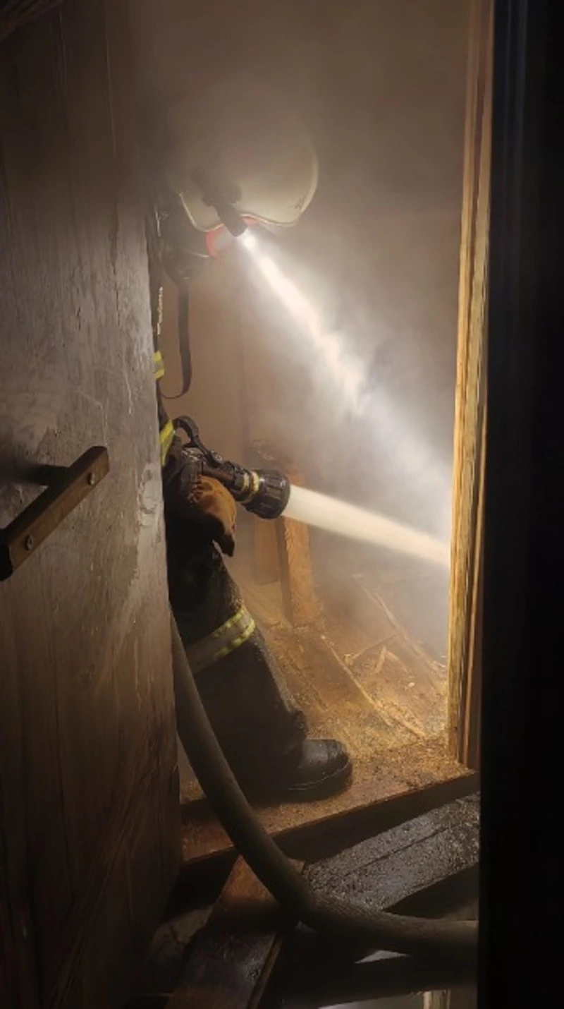 МЧС опубликовало кадры с места пожара в Александровске-Сахалинском