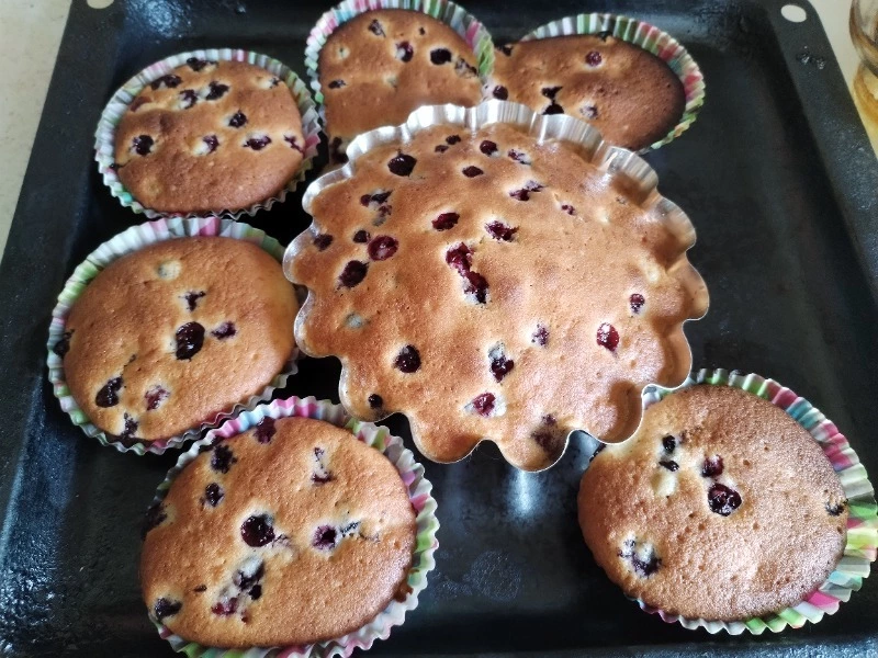 Кексы с чёрной смородиной