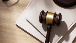 Житель Макарова, воспользовавшись отъездом родственника, пытался выселить его через суд