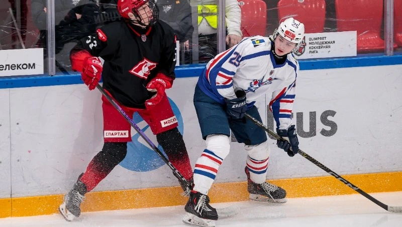 «Сахалинские Акулы» уступили лидеру «Золотого» дивизиона на матче в Москве