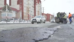 В Южно-Сахалинске возобновили ямочный ремонт дорог с использованием литого асфальта 