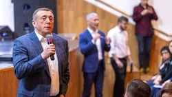 Губернатор Валерий Лимаренко дал ответы на три десятка вопросов жителей Охинского района 