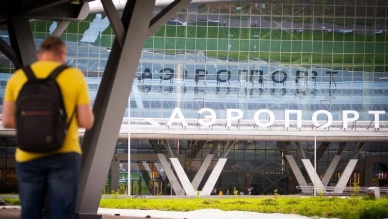 На Сахалине автолюбитель оскорбил сотрудника аэропорта из-за платной парковки