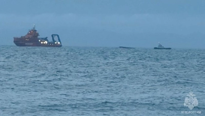 Более 20 спасателей МЧС привлекли к поиску пропавших моряков на Сахалине