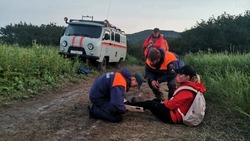 Спасатели эвакуировали туристку с травмой ноги на Парамушире