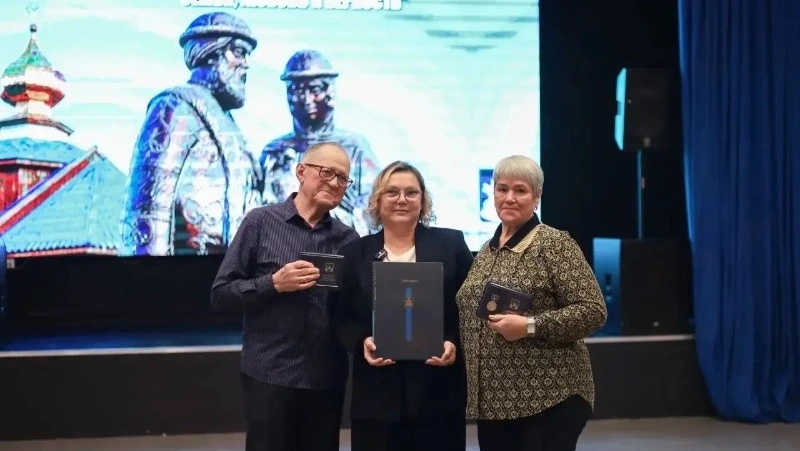 Корсаковским семьям вручили почетный знак «Семья, любовь и верность»