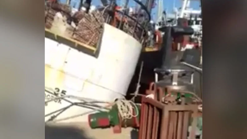 В Пусане краболов компании «Антей» прилег на борт сахалинского «Тритона»