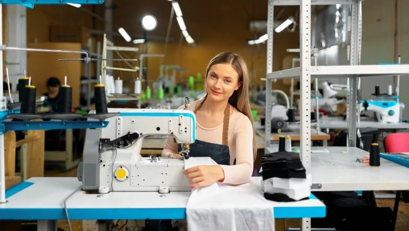 День работников легкой промышленности — 8 июня 2025: история и традиции праздника, открытки