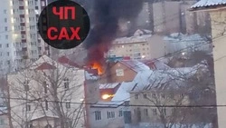 Контейнеры загорелись на улице Фабричной в Южно-Сахалинске