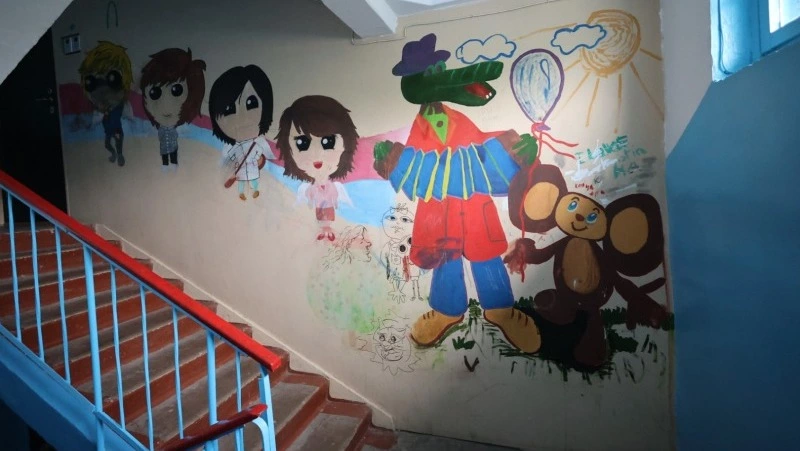 Жильцы дома в Южно-Сахалинске похвалили УК за качественный ремонт подъезда