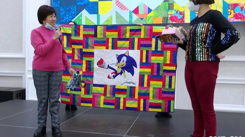 Сахалинские мастерицы подарили детям-инвалидам волшебные одеяла с частичкой души