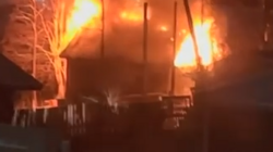Крупный пожар тушат в Охе. Горят четыре дома