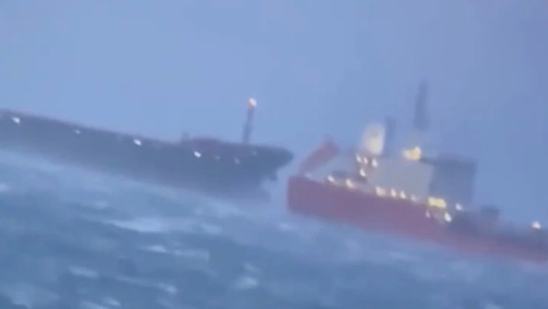 Танкер столкнулся с сухогрузом в Черном море из-за шторма