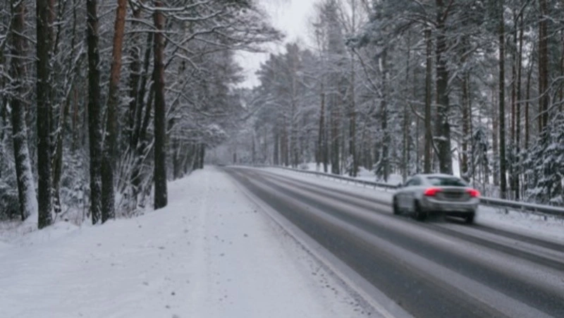 Снег с улиц Южно-Сахалинска уберут 128 человек и 95 машин днем 25 ноября 