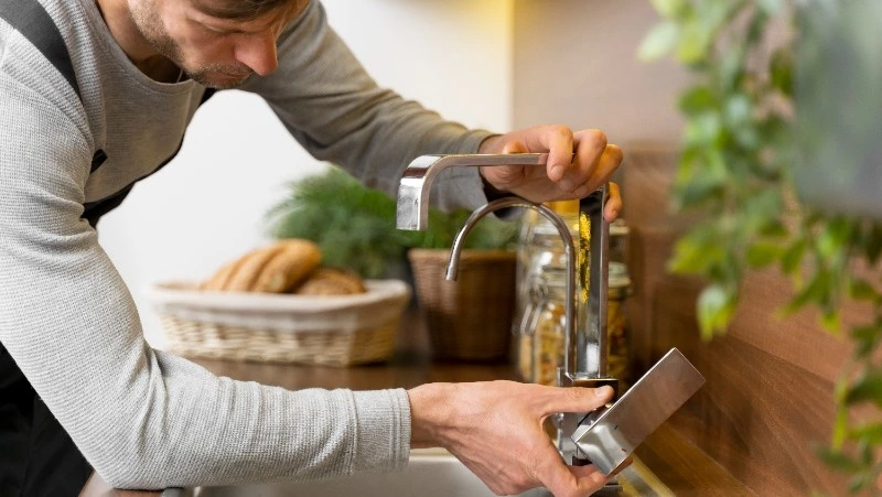 Утечка воды в Невельске оставила одну улицу без водоснабжения 29 января