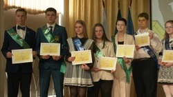 Последний звонок прозвучал для выпускников «Газпром-класса» в Южно-Сахалинске