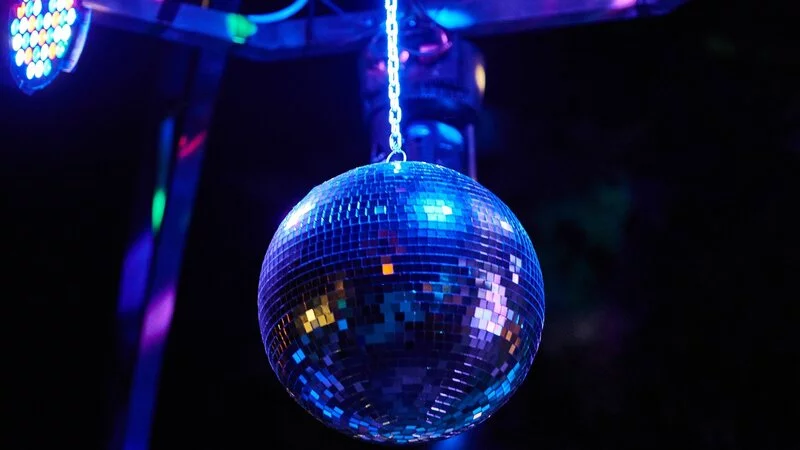 Именитые диджеи, гости из Казахстана и капелька классики. События ночного Сахалина