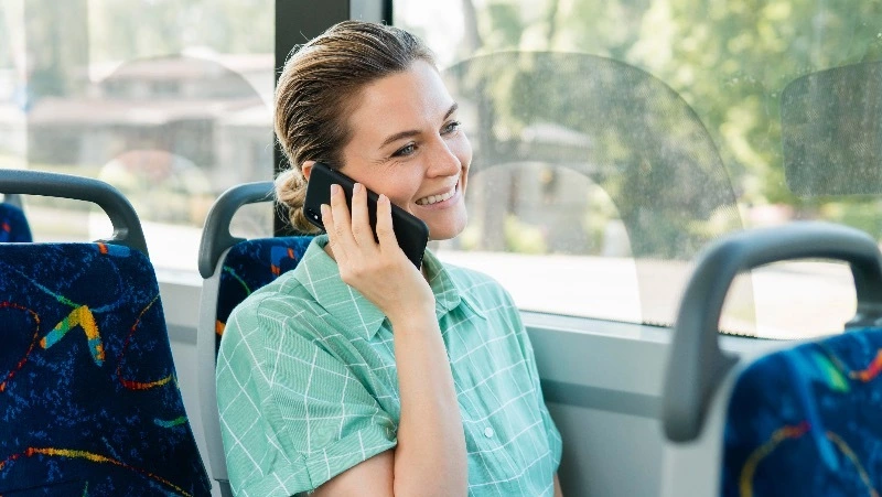 Треть жителей Южно-Сахалинска чаще всего коротает время в дороге на работу за чтением