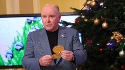 Сенатор исполнил мечту девочки из Южно-Сахалинска. Помогла «Елка желаний»