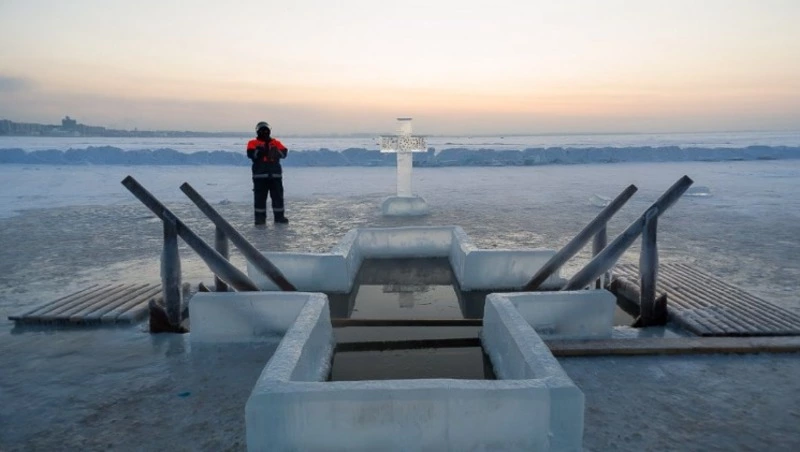 Врач Сахалина назвал главные правила купания на Крещение, 19 января