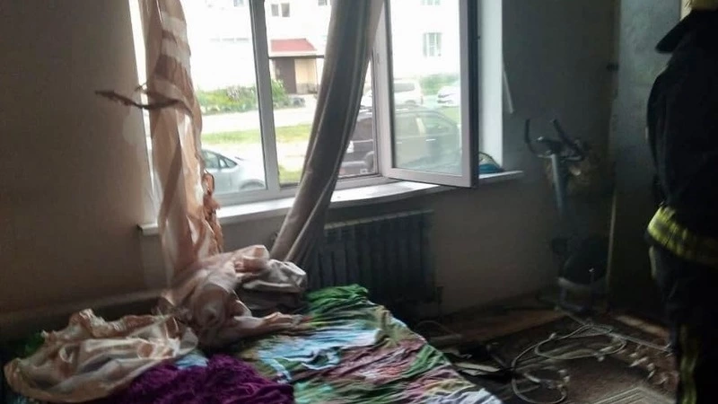 Сахалинка разожгла костер в своей квартире и заперлась