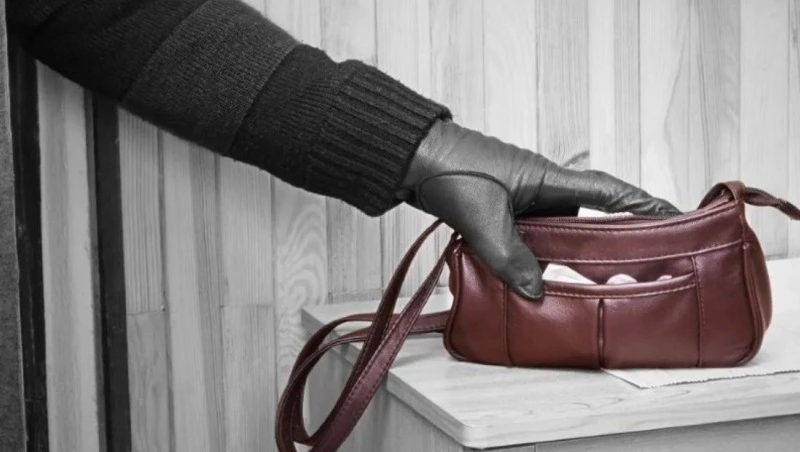Серийный вор зашел в офис в Южно-Сахалинске благодаря оставленному в замке ключу