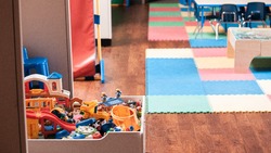 Суд обязал мэрию Курильска организовать детский сад в Горячих Ключах
