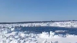 «В сторону Найбы уходит»: лед с рыбаками оторвало у юго-восточного побережья Сахалина