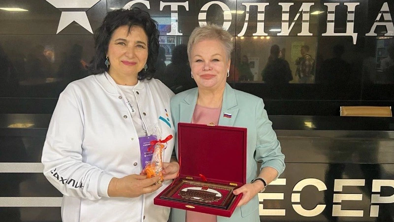 Председатель облдумы Сахалина Елена Касьянова встретилась с главным детским реабилитологом России