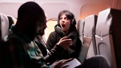 Непогода, поломки и дебоширы: почему самолеты не долетали до Сахалина