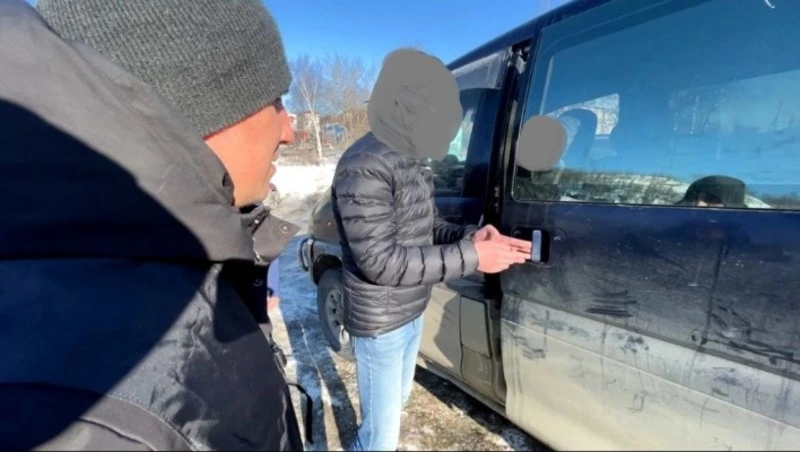 Двоих жителей Корсакова обвинили в убийстве 20-летней давности