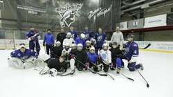 Хоккеисты ПСК «Сахалин» провели мастер-класс для юных коллег