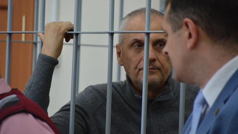 Экс-губернатора Сахалина Хорошавина приговорили к 13 годам колонии строгого режима