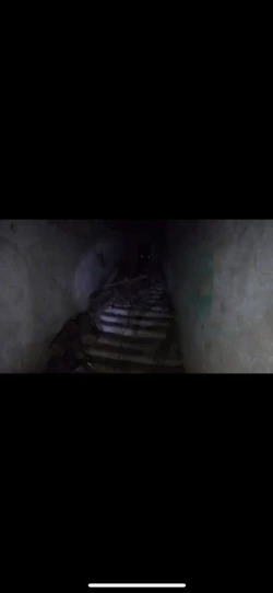 Огромный бункер с офисными стульями нашли в центре Южно-Сахалинска