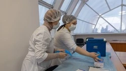 Жителям Южно-Сахалинска предложили ревакцинацию от COVID-19 назальной вакциной