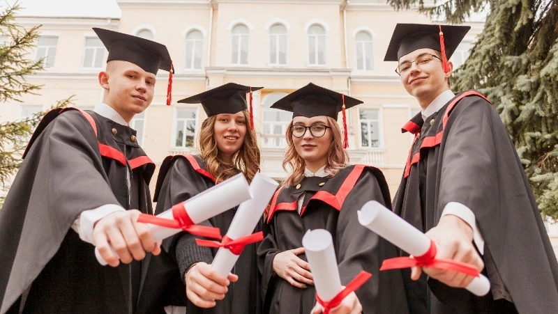 SuperJob: Работодатели Южно-Сахалинска не видят разницы между бакалаврами и магистрами