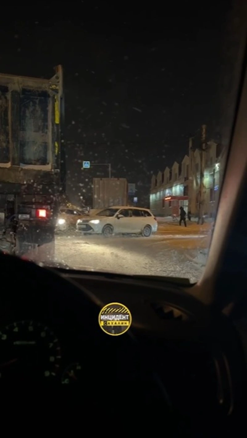 ДТП с участием четырех автомобилей произошло на улице Украинской в Южно-Сахалинске 