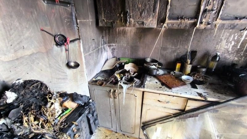 В Томаринском районе потушили пожар в квартире жилого дома