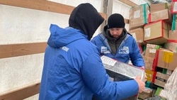 Сахалинские волонтеры доставили новогодние подарки для детей в донецкий Шахтерск