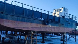 Специалисты приступили к капремонту судоходной баржи «Восток-01» в Поронайске