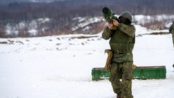 Мобилизованные сахалинцы выполнили боевые стрельбы из ракетного комплекса «Игла»