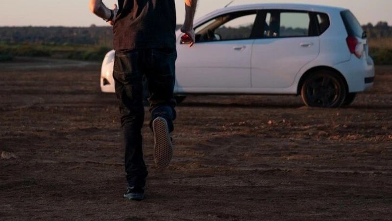 В Поронайске пьяный водитель бросил машину, чтобы сбежать от экипажа ДПС