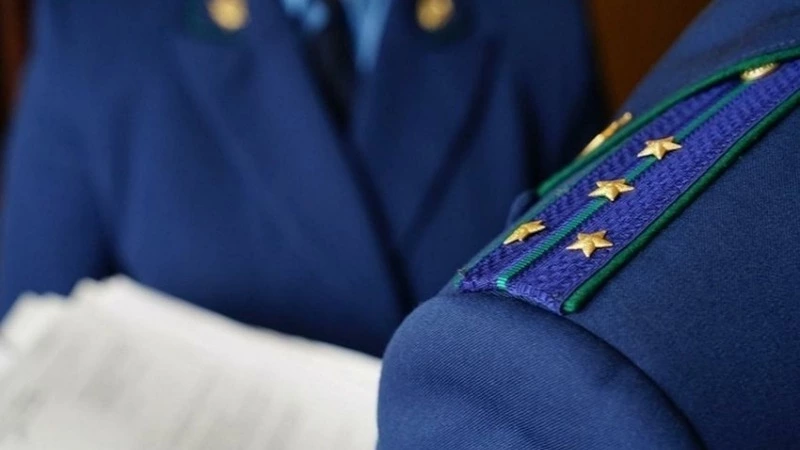 Ветеран труда из ногликского села переедет в нормальный дом благодаря прокуратуре