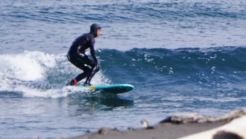 Фотофакт: на Курилах стартовал сезон серфинга