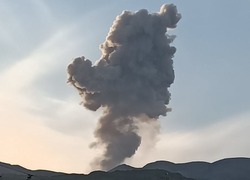 Вулкан Эбеко выбросил пепел на высоту 2 километра 25 июня