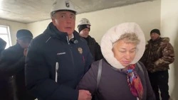 Губернатор Сахалинской области проинспектировал ход строительства жилого дома в селе Сокол