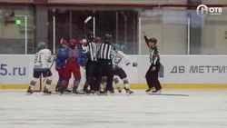 Жесткая борьба: сахалинские и китайские хоккеистки подрались во время матча