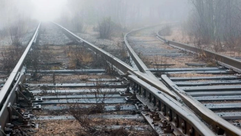 Сотрудники ГИБДД задержали переехавшего ЖД пути на красный свет водителя в Холмске