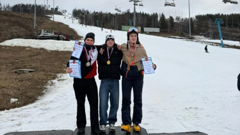Сахалинские сноубордисты привезли три бронзы со всероссийских соревнований в Миассе